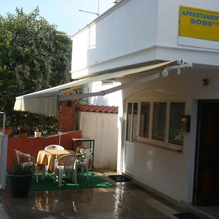 Apartment Miki Zara Esterno foto