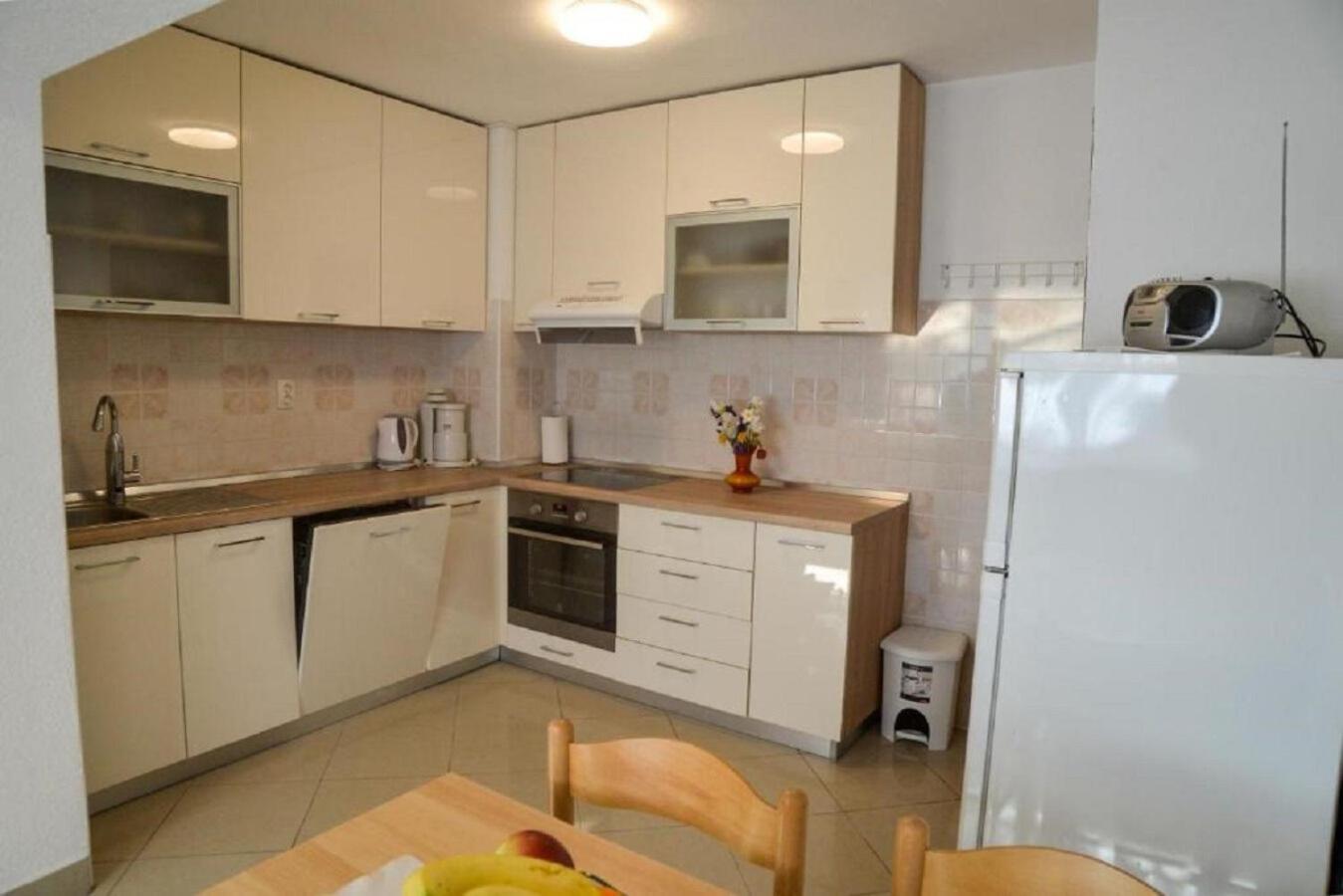 Apartment Miki Zara Esterno foto